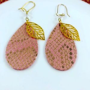 ❌SOLD❌ Pink 🐞& gold faux leather gold plated leaf